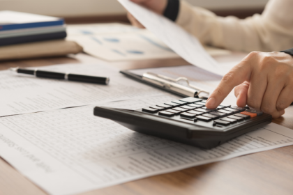 Teciomar Ábila ensina estratégias práticas para construir um orçamento eficiente e manter o equilíbrio financeiro.