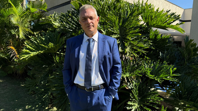 Leonardo Manzan destaca que o IVA brasileiro afeta a disputa federativa por investimentos ao criar critérios unificados.