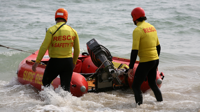 Resgate após 42 horas à deriva em Ilhabela reforça alerta sobre segurança marítima no litoral brasileiro